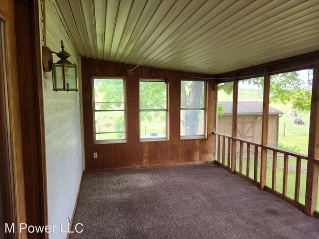 Building Photo - 2 br, 1.5 bath House - 390 College St.