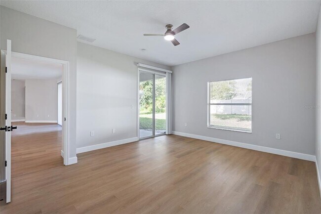 Building Photo - 32 Roxton Ln
