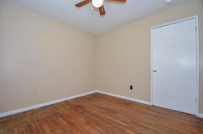 Building Photo - 5515 Flamingo Dr