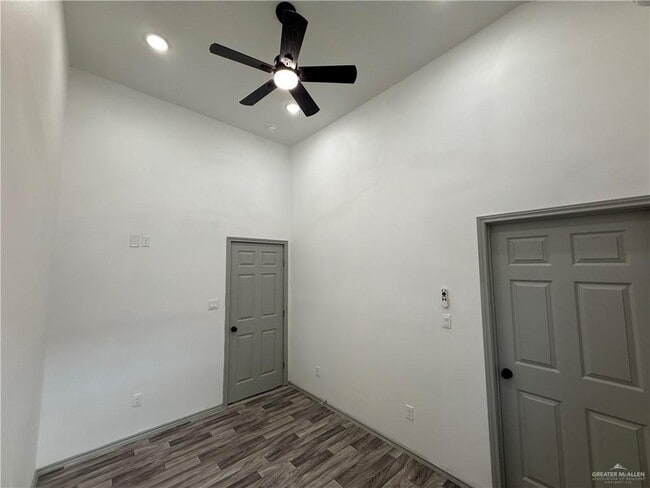 Building Photo - 6 Miller Ave