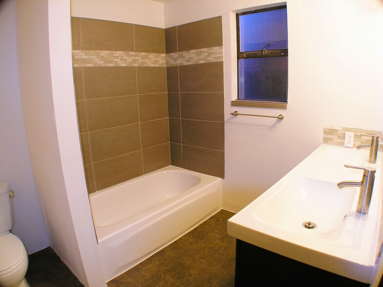 2nd floor bathroom tiled shower - 4223 3rd Avenue Northwest