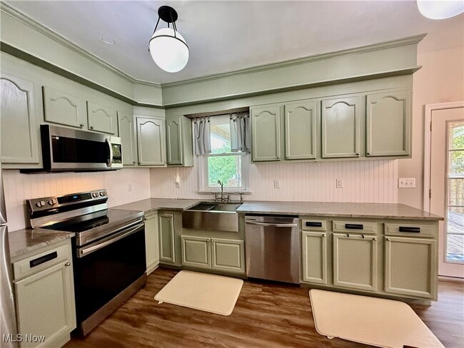 Building Photo - 1206 Foster Ave