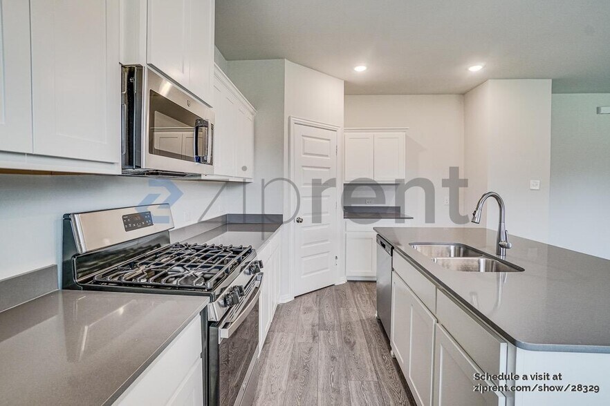 Building Photo - 520 Hickory Rdg Dr