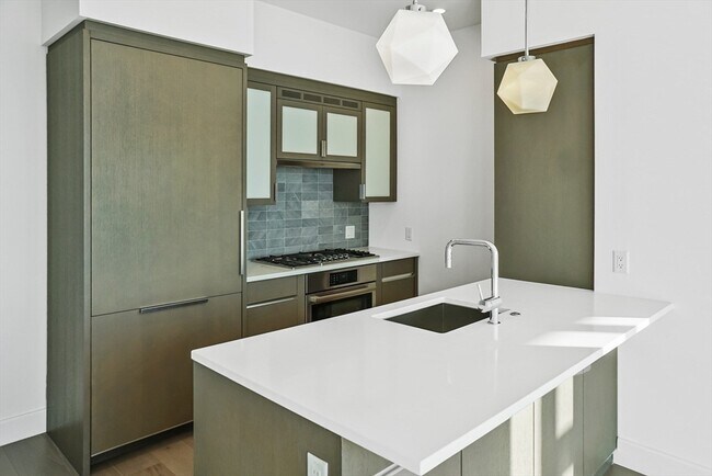 Building Photo - 100 Lovejoy Pl