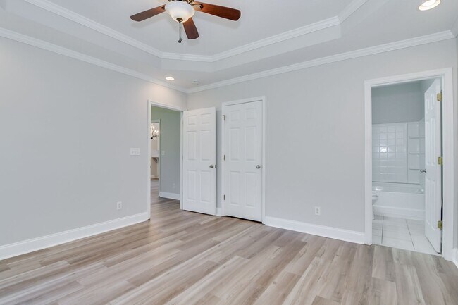 Building Photo - 3 Bedroom 2.5 Bath Townhouse