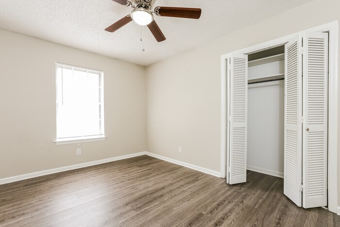Building Photo - 12710 Pleasant View Dr