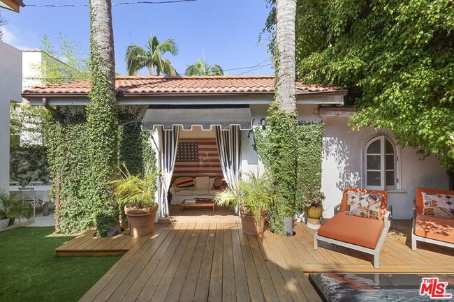 Building Photo - 918 N La Jolla Ave