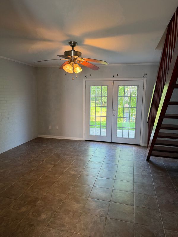 Building Photo - 3350 Louisiana 1 2