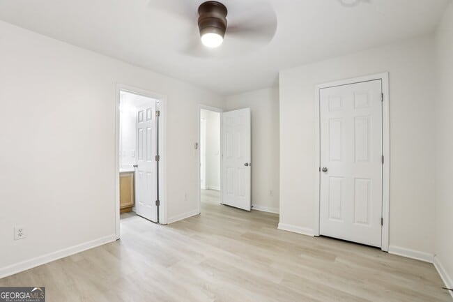 Building Photo - 5940 Bentley Way