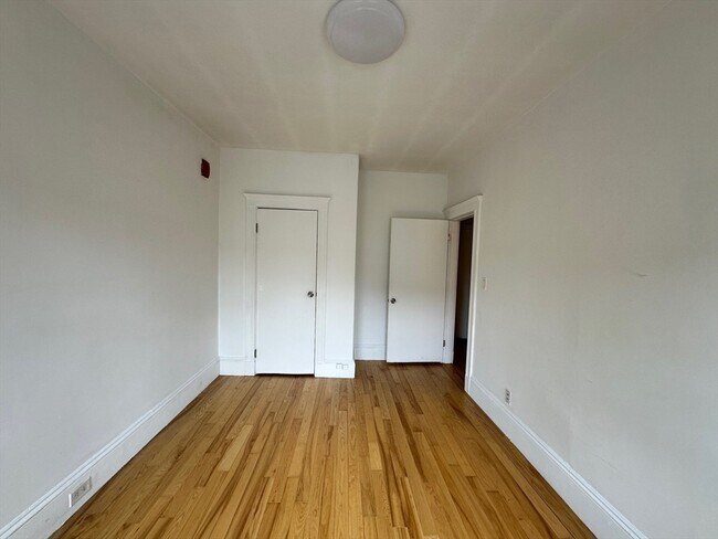 Building Photo - 41 Strathmore Rd