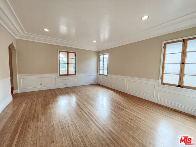 Building Photo - 219 S Hamilton Dr
