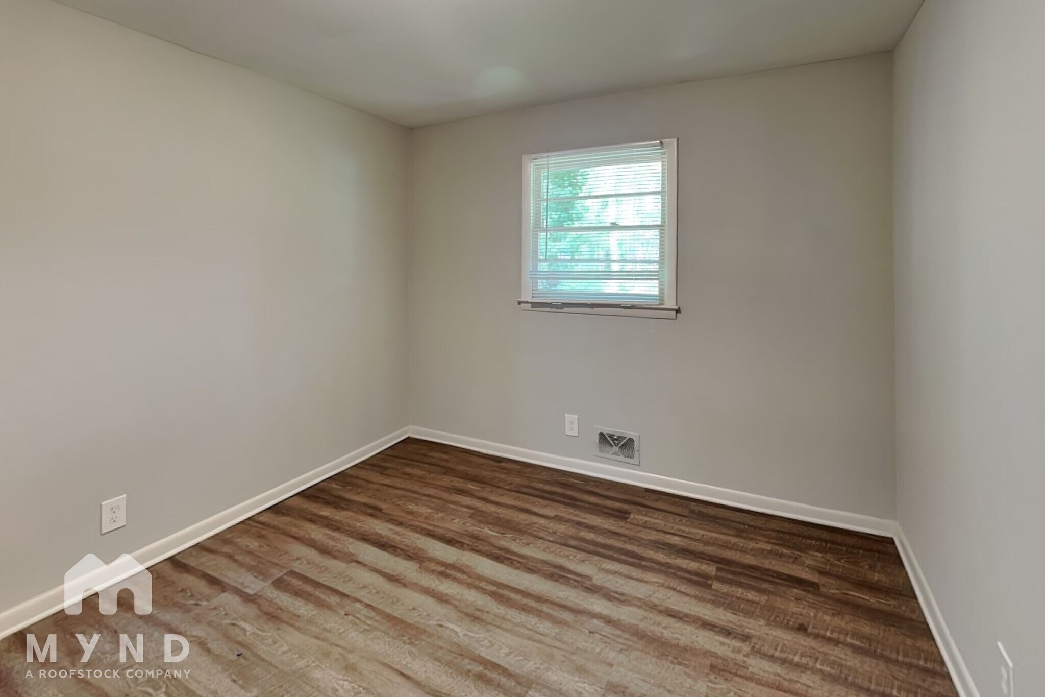 Building Photo - 2731 Carriage Ln