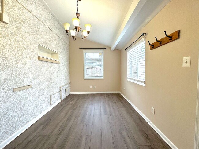 Building Photo - 5612 7th Rd S