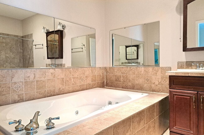 Building Photo - 414 Watkins Glen Way