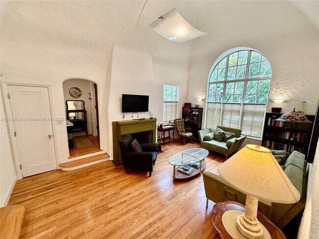 Building Photo - 544 San Lorenzo Ave