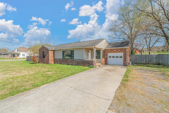 Building Photo - 2920 Byington Beaver Ridge Rd