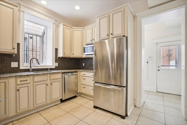 Building Photo - Pet Friendly Luxury DC TH - 3 bed +  3.5 B...