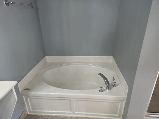 Building Photo - Prime Location & Modern Comfort in Greenacres! 3 Bed 2.5 Bath Townhouse