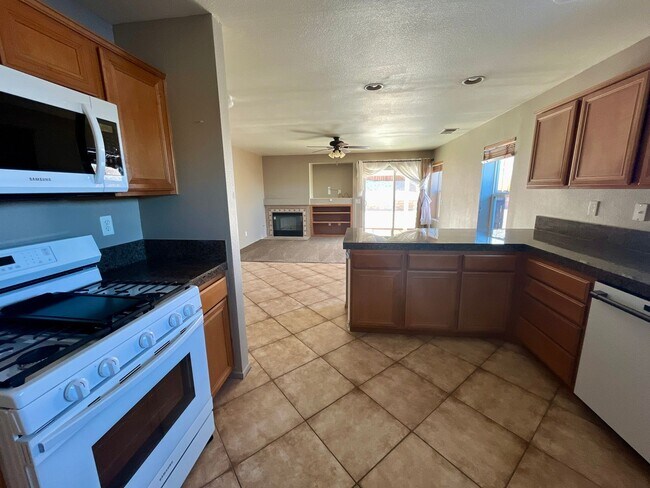 Building Photo - Wow must see 4 bedroom Plus 2 bath Home in...