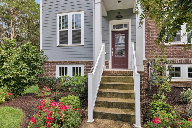 Building Photo - 300 Kara Ln