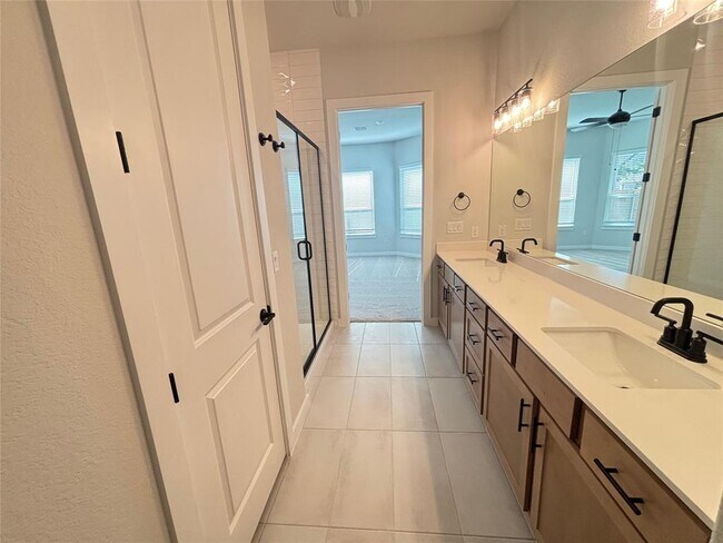 Building Photo - 2204 Spokane Dr