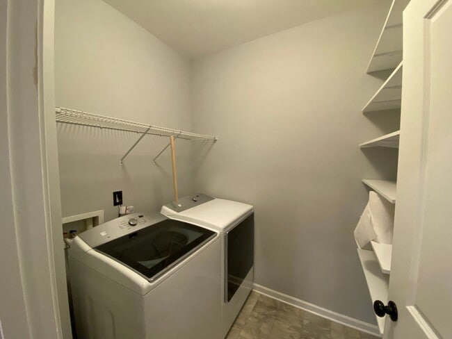 Building Photo - Immaculate Hillsborough Townhome