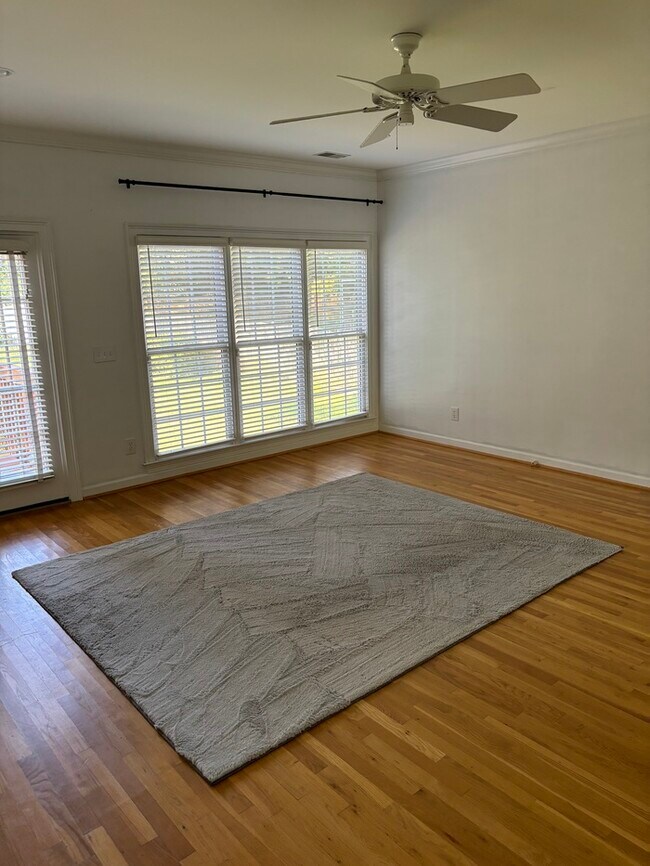 Building Photo - 279 Sandstone Rd