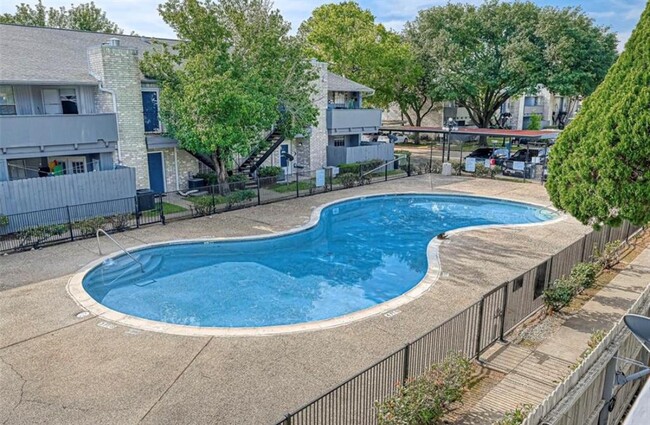 Building Photo - 9700 Leawood Blvd