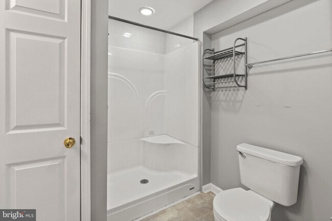 Building Photo - 5030 Finsbury Rd