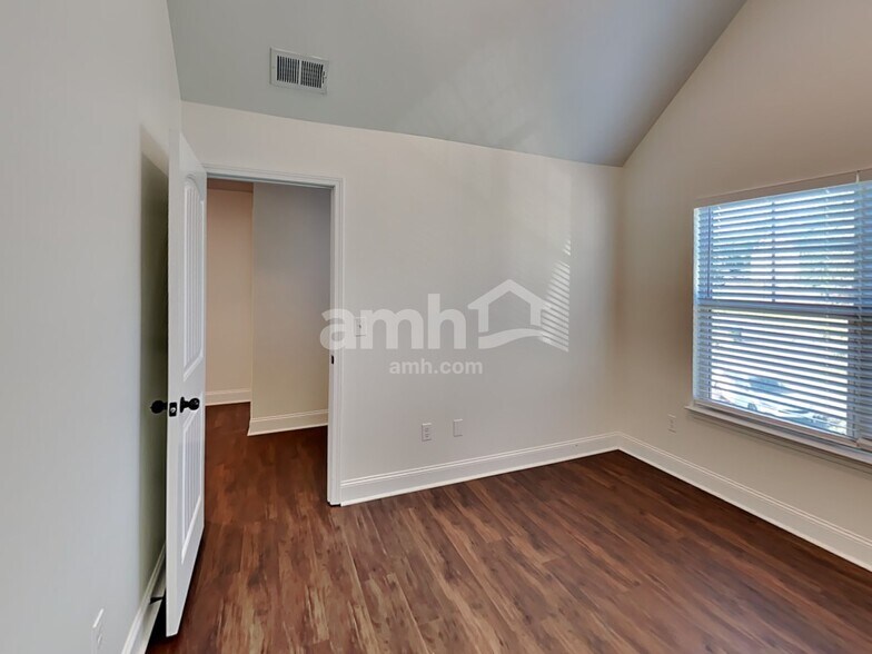 Building Photo - 44 Brookhill Ct