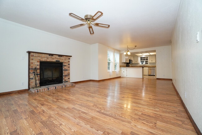 Building Photo - 2569 Camden Ln