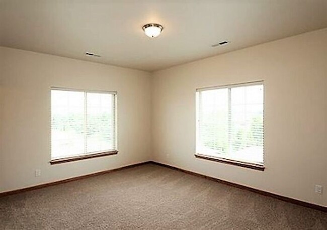 Building Photo - $1,325 | 2 Bedroom, 2 Bathroom Condo | Pet...