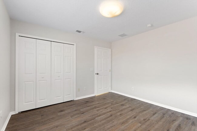 Building Photo - Spacious and beautifully maintained 5-bedroom, 3.5-bathroom two-story home