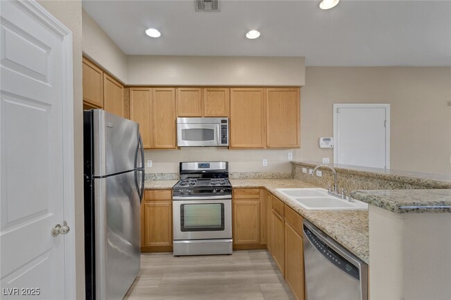 Building Photo - 9835 W Spinnaker Creek Ave