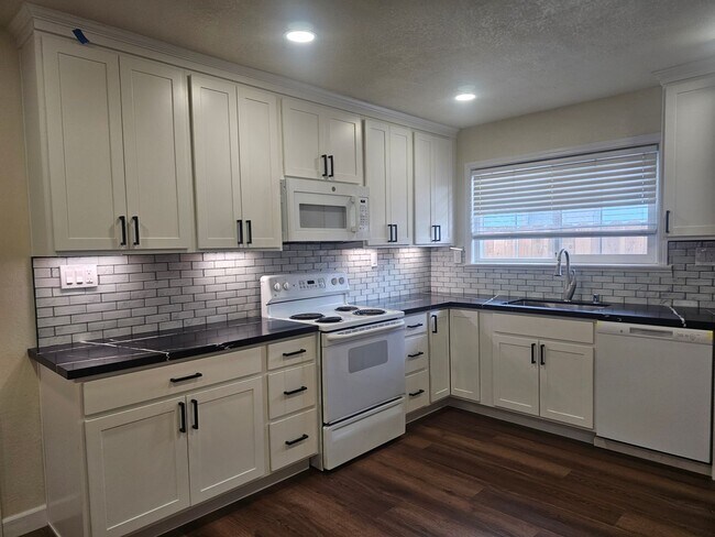Building Photo - 967 Kern St