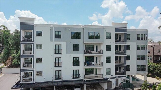 Building Photo - 6890 Peachtree Dunwoody Rd