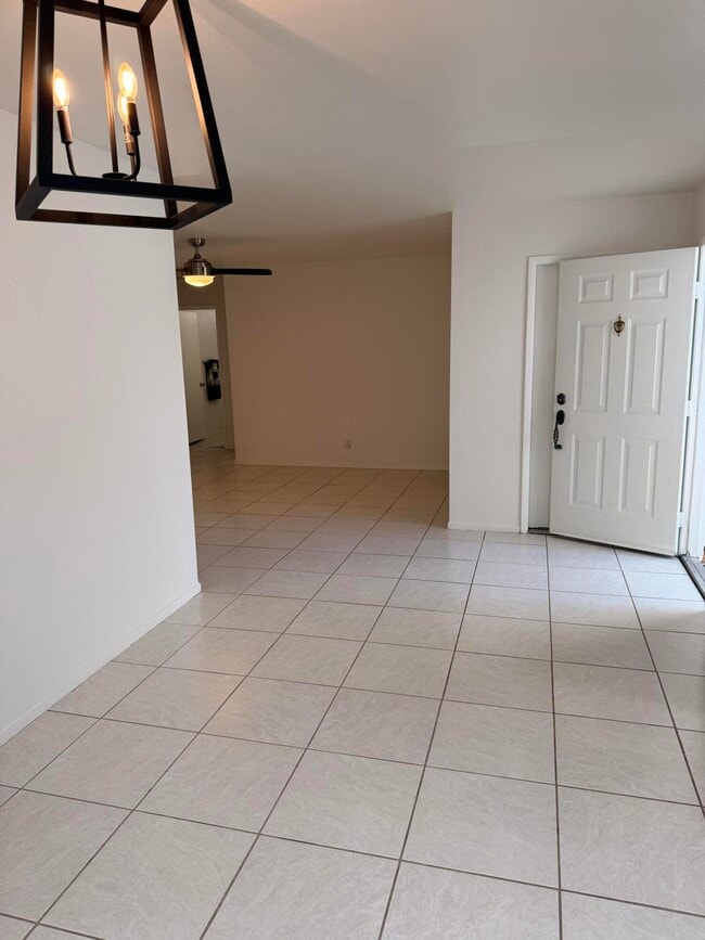 Building Photo - 51905 Avenida Velasco