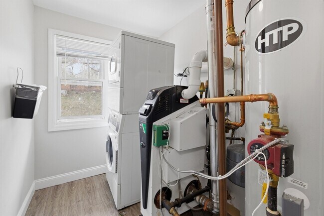 Building Photo - 26 Beacon St