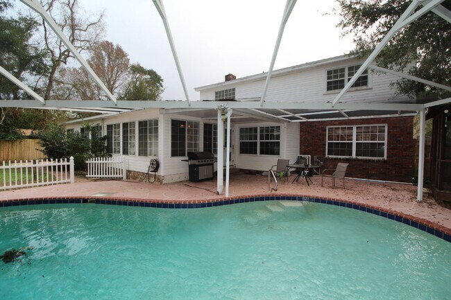 Building Photo - Pool Home with Office, Two Primary Suites ...
