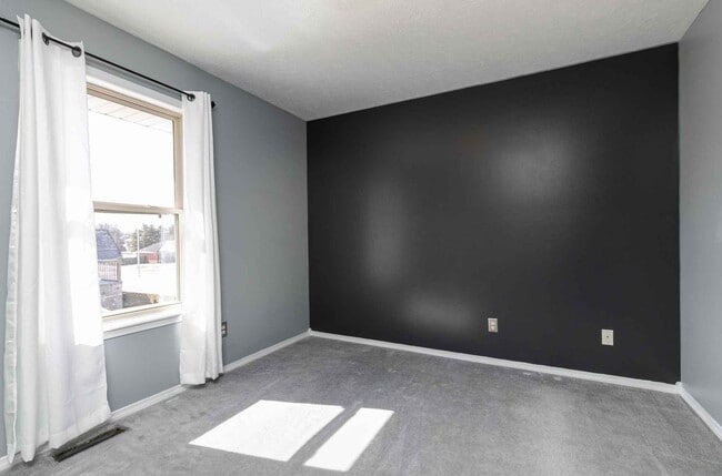 Building Photo - Updated 3-Bed, 2-Bath All-Brick Home for R...