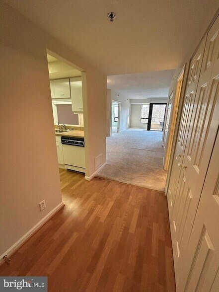 Building Photo - 1100 Lovering Ave