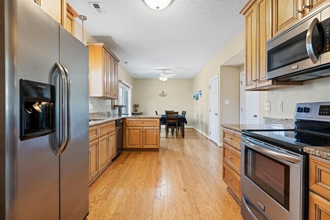 Building Photo - 323 Fox Hill Rd