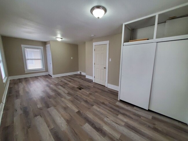 Building Photo - COMING SOON!! 506 Denver- large 3 bed house! **PETS OK**