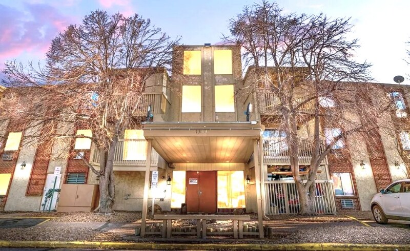 Building Photo - 1304 S Parker Rd