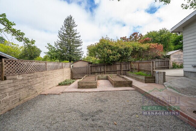 Building Photo - 40 Pleasant Ln
