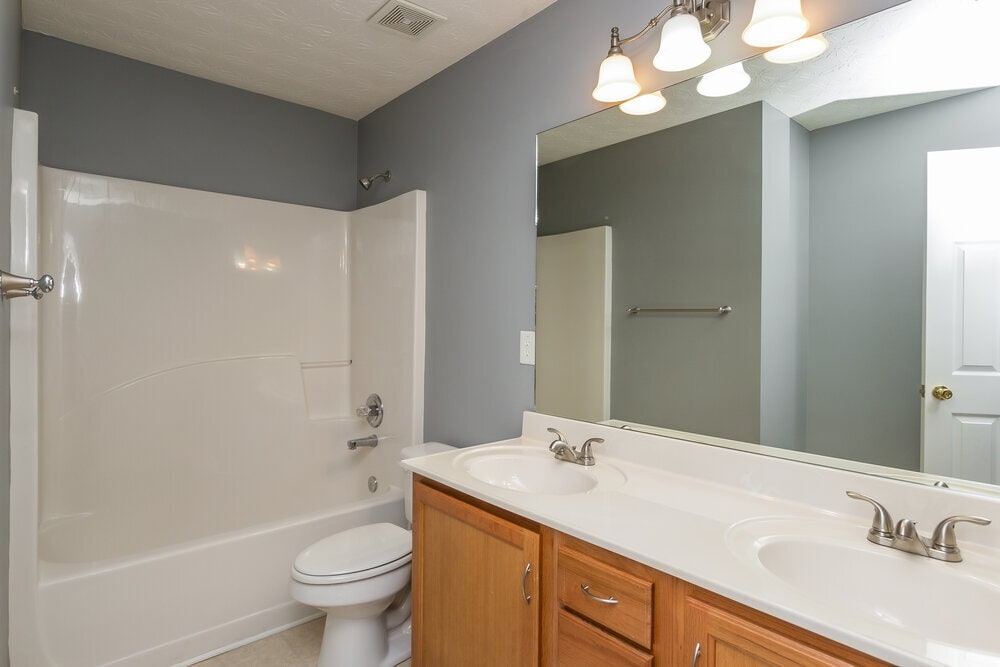 Building Photo - 6739 Island Pointe Dr