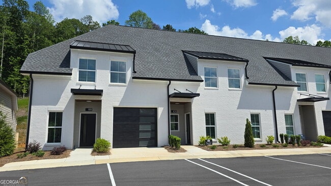 Building Photo - 117 Chateau Dr SE
