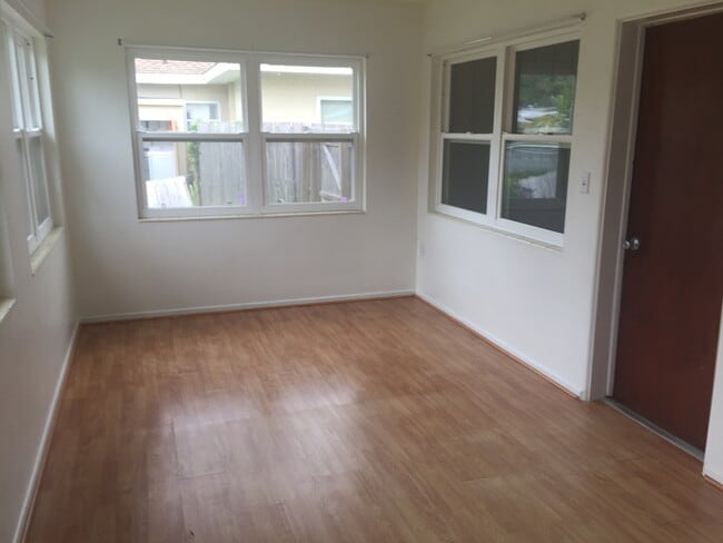 Building Photo - 3310 New England St