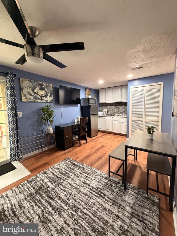 Building Photo - 311 Kings Crest Dr