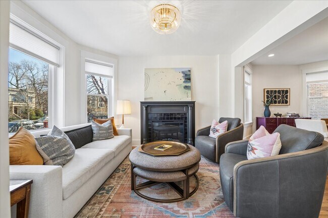 Building Photo - 4912 N Winchester Ave